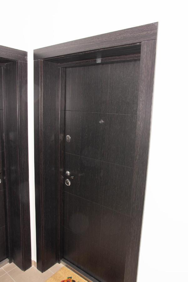 Laura Apartment Novi Sad Buitenkant foto