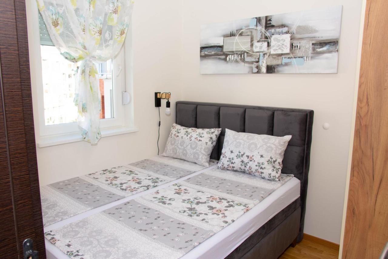 Laura Apartment Novi Sad Buitenkant foto