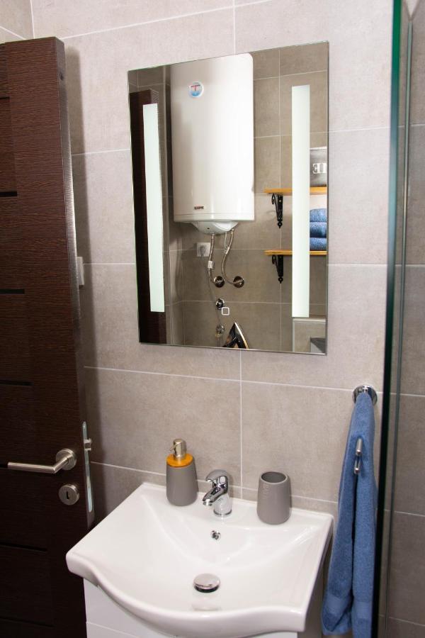 Laura Apartment Novi Sad Buitenkant foto