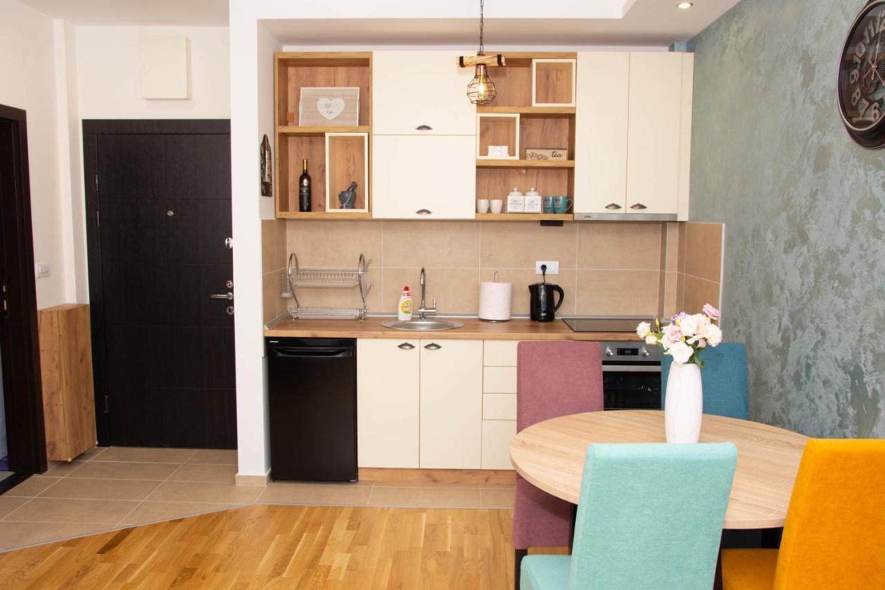 Laura Apartment Novi Sad Buitenkant foto