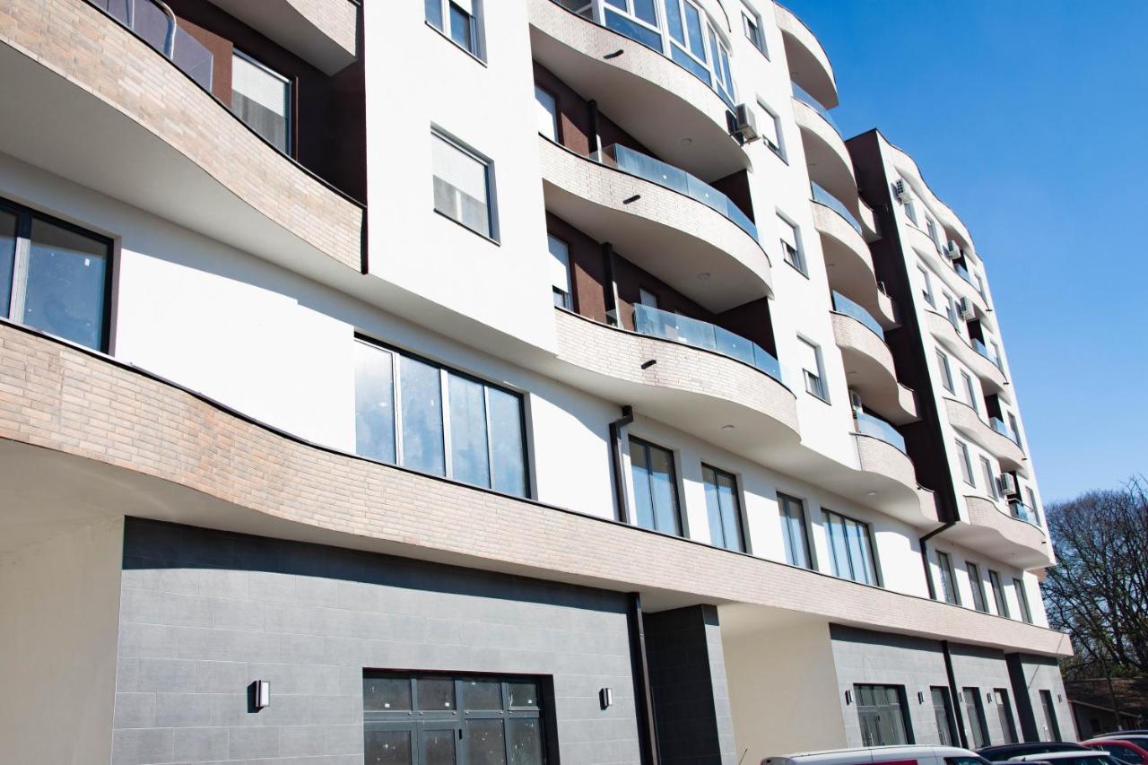 Laura Apartment Novi Sad Buitenkant foto