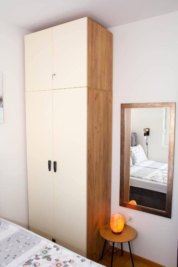 Laura Apartment Novi Sad Buitenkant foto