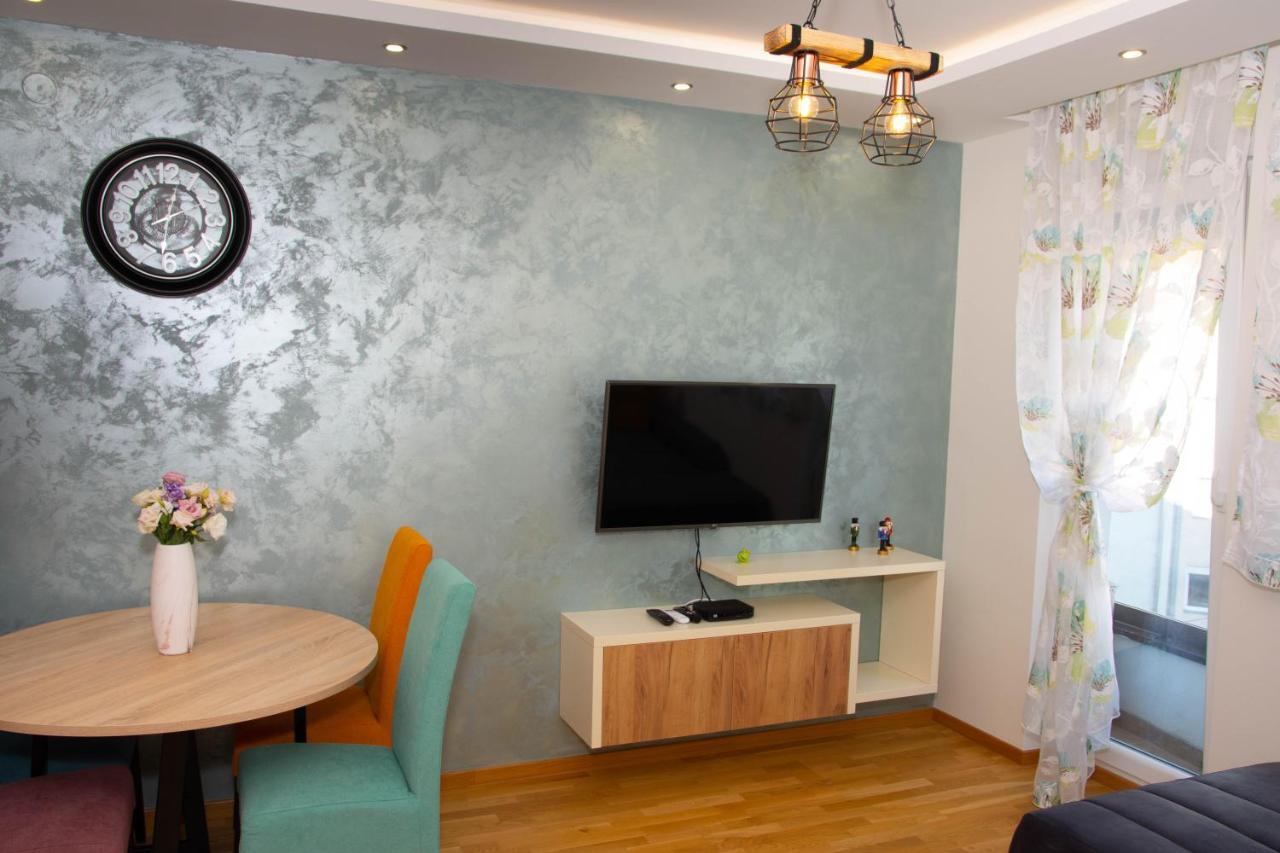 Laura Apartment Novi Sad Buitenkant foto