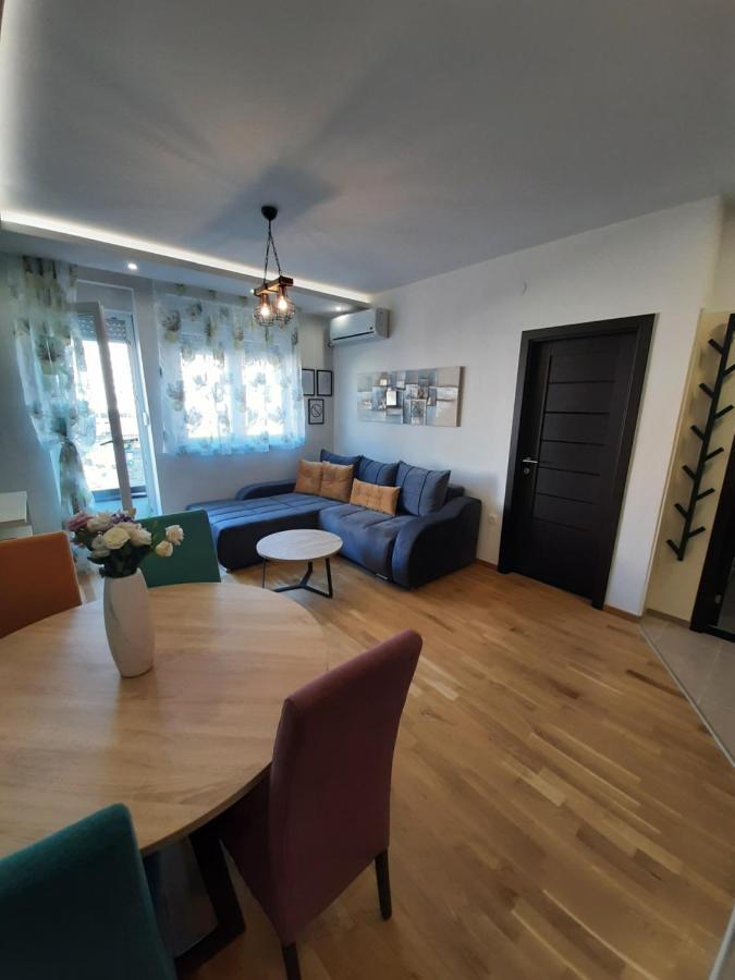 Laura Apartment Novi Sad Buitenkant foto