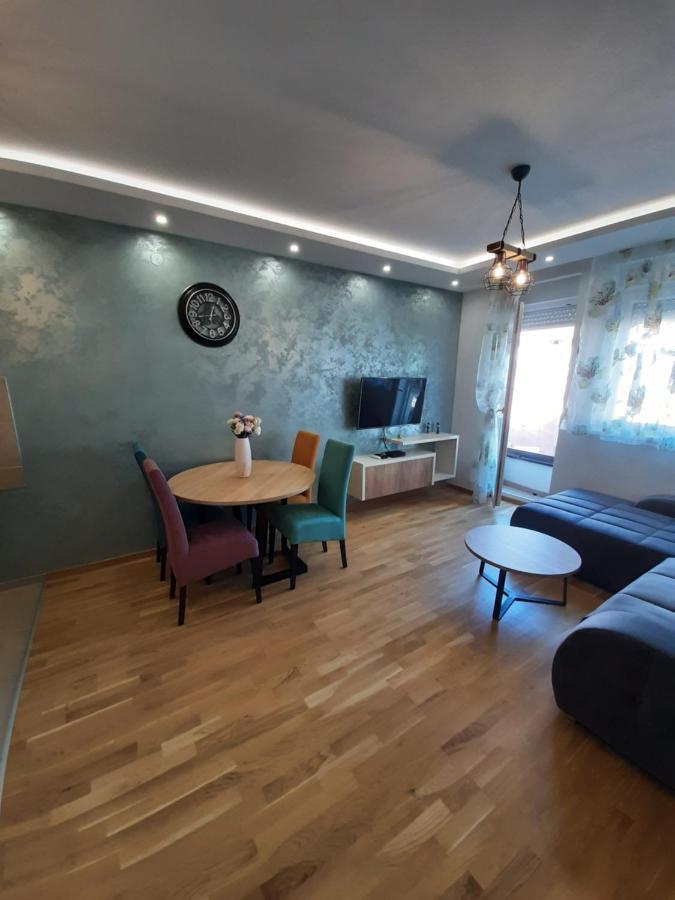 Laura Apartment Novi Sad Buitenkant foto
