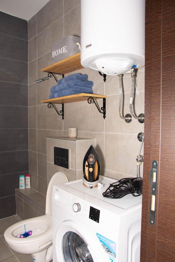 Laura Apartment Novi Sad Buitenkant foto